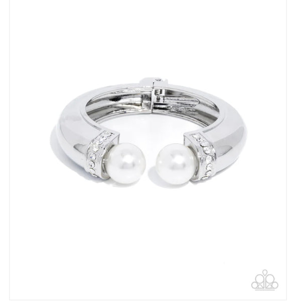 Breathtaking Balance White