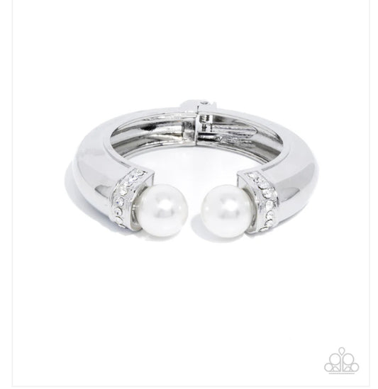 Breathtaking Balance White