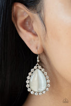 Load image into Gallery viewer, Teardrop Trendsetter - White
