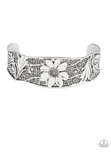Load image into Gallery viewer, Daisy Paradise Silver
