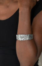 Load image into Gallery viewer, Daisy Paradise Silver
